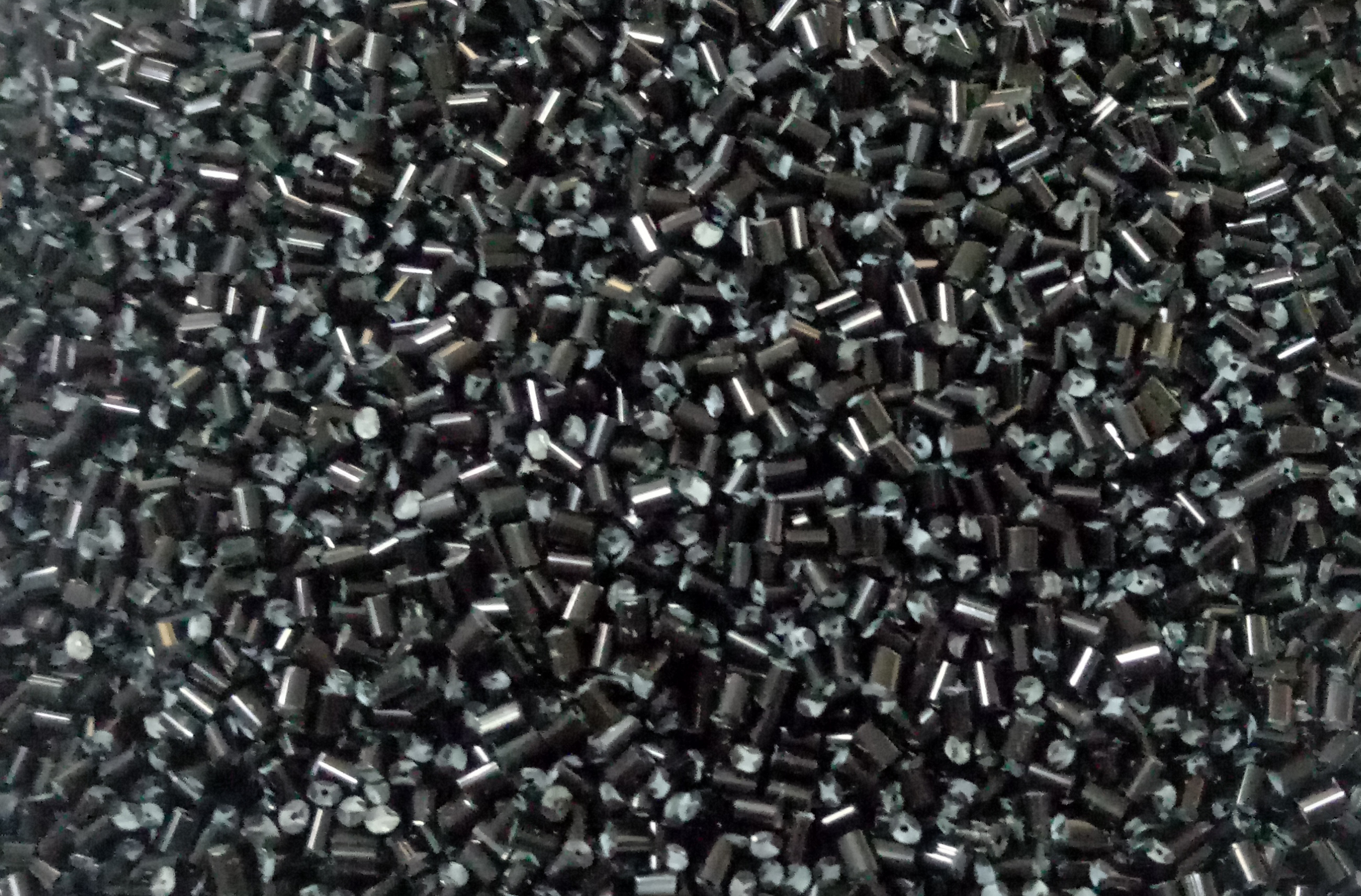 金塑顏生產(chǎn)的黑色母粒會(huì)不會(huì)影響塑料制品的光澤度？