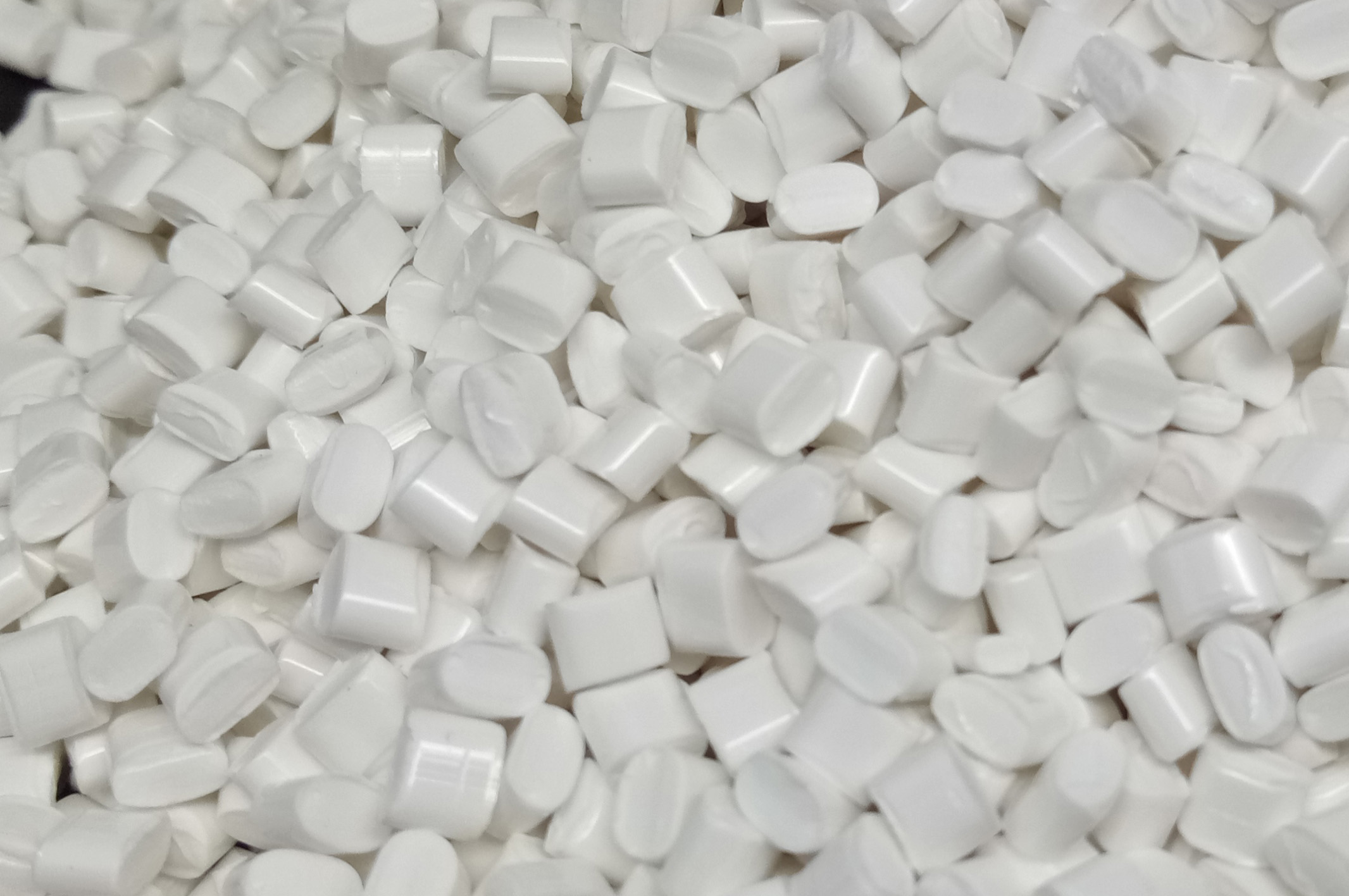 食品 級塑料ABS色母在電飯鍋塑膠外殼中運用的實例